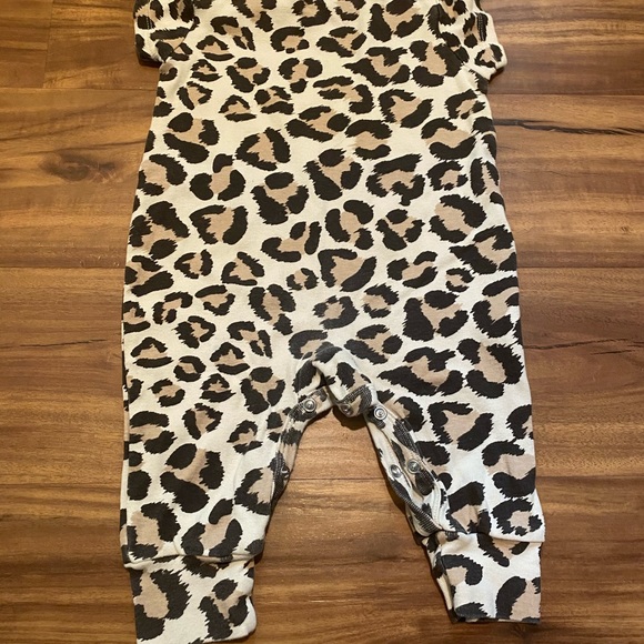 Tesa Babe Leopard print short sleeve pants onesie - Picture 2 of 4